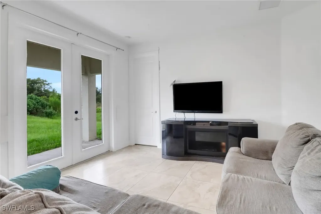 4240 62nd Avenue NE Naples FL 34120