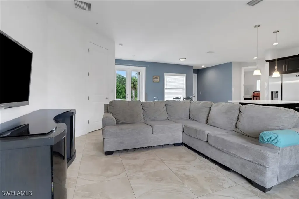 4240 62nd Avenue NE Naples FL 34120