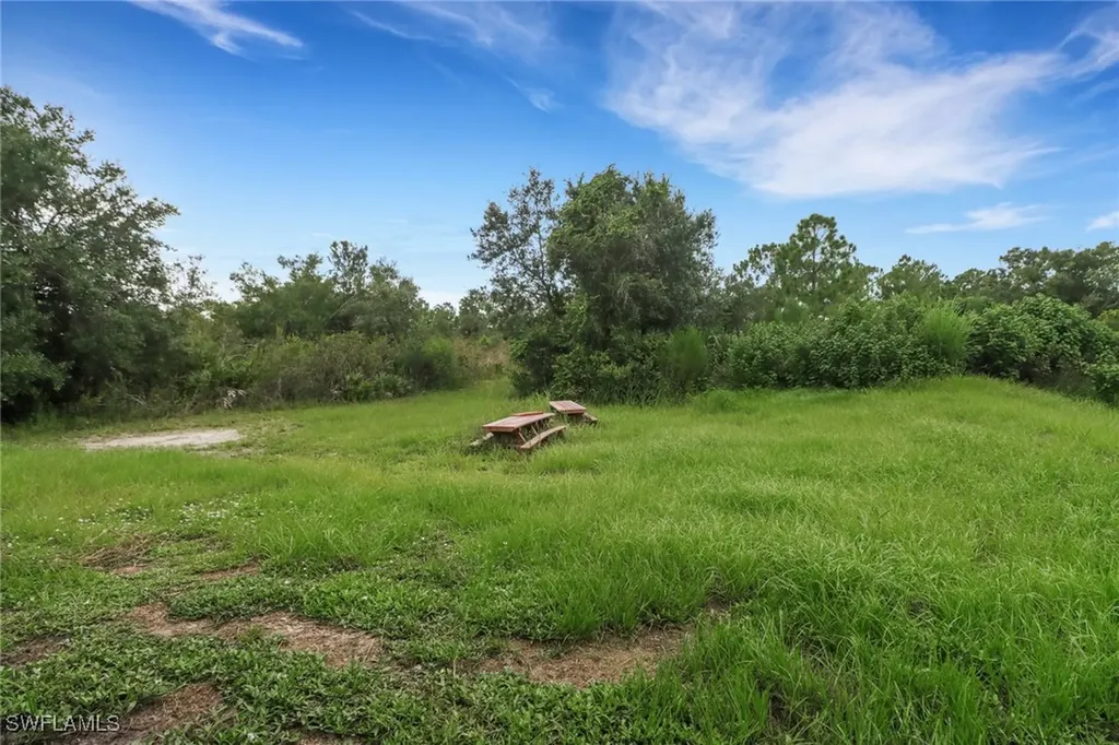 4240 62nd Avenue NE Naples FL 34120