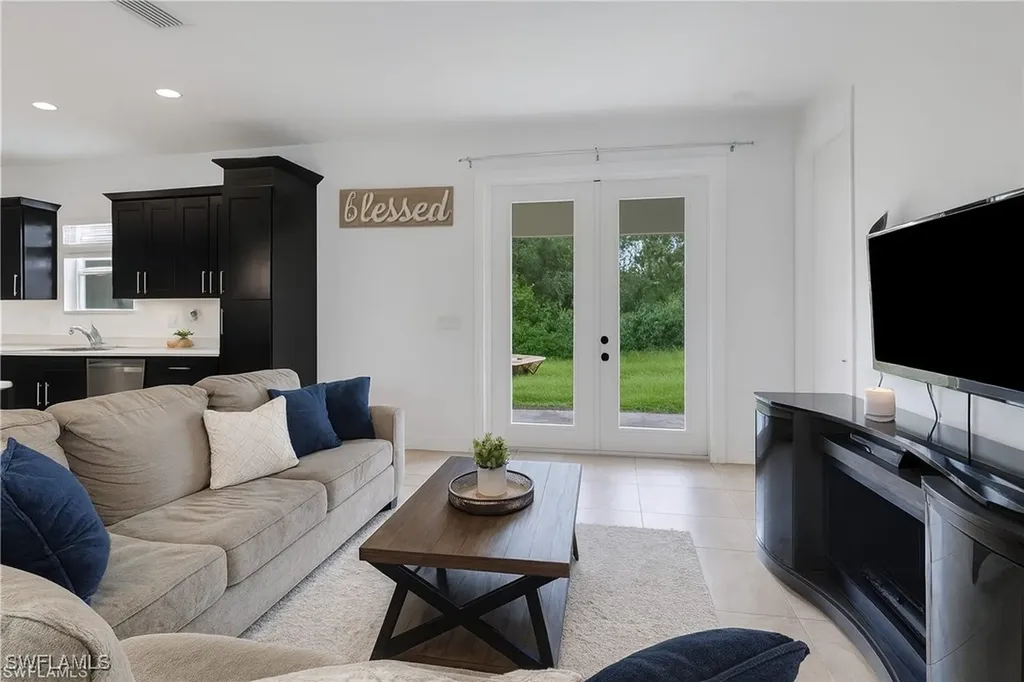 4240 62nd Avenue NE Naples FL 34120