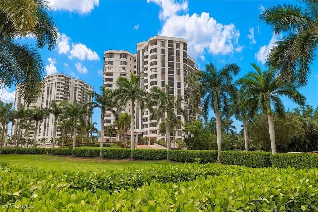 6075 Pelican Bay Boulevard Naples FL 34108