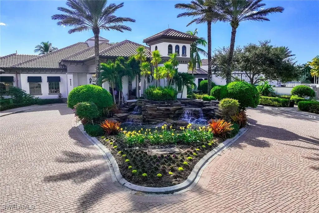 8609 Champions Point Naples FL 34113