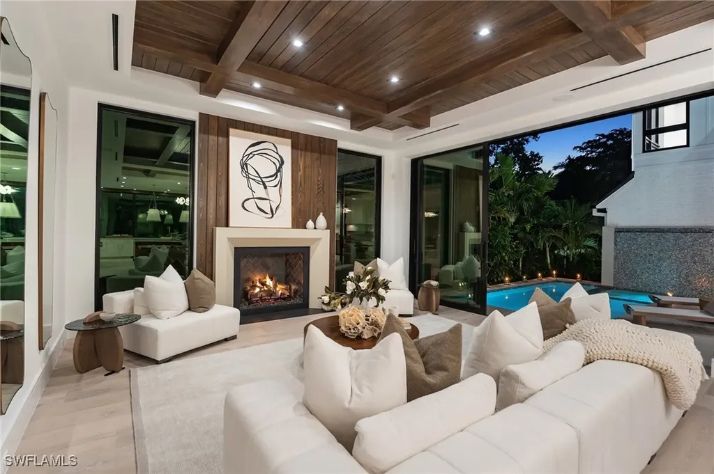 273 10th Avenue S Naples FL 34102