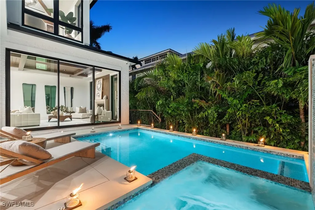 273 10th Avenue S Naples FL 34102