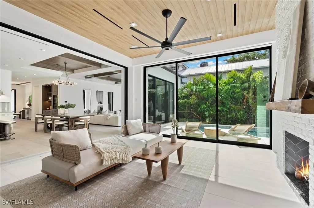 273 10th Avenue S Naples FL 34102
