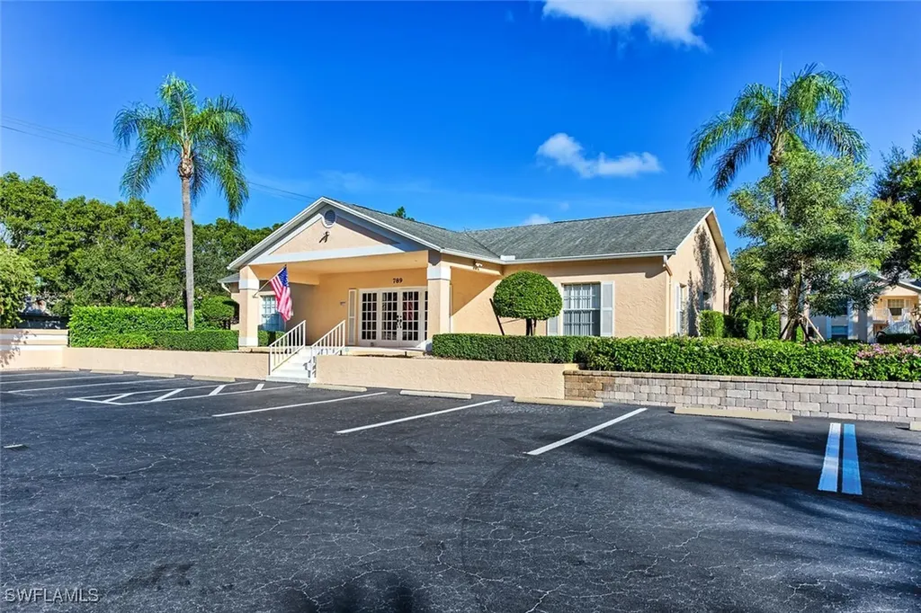 774 Wiggins Lake Drive Naples FL 34110