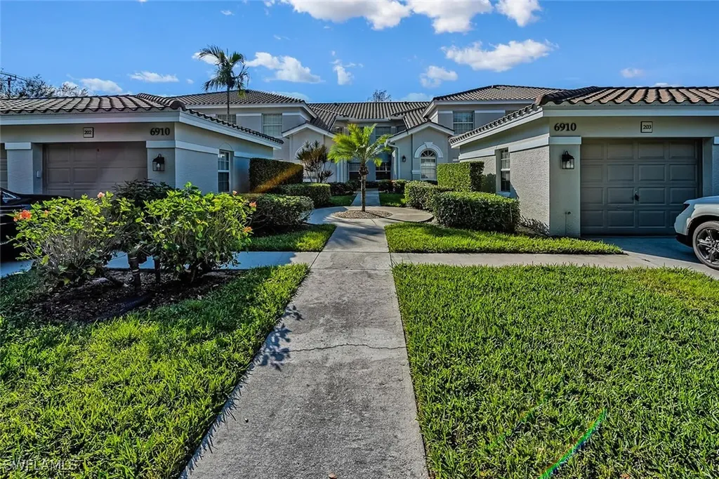 6910 Satinleaf Road N Naples FL 34109