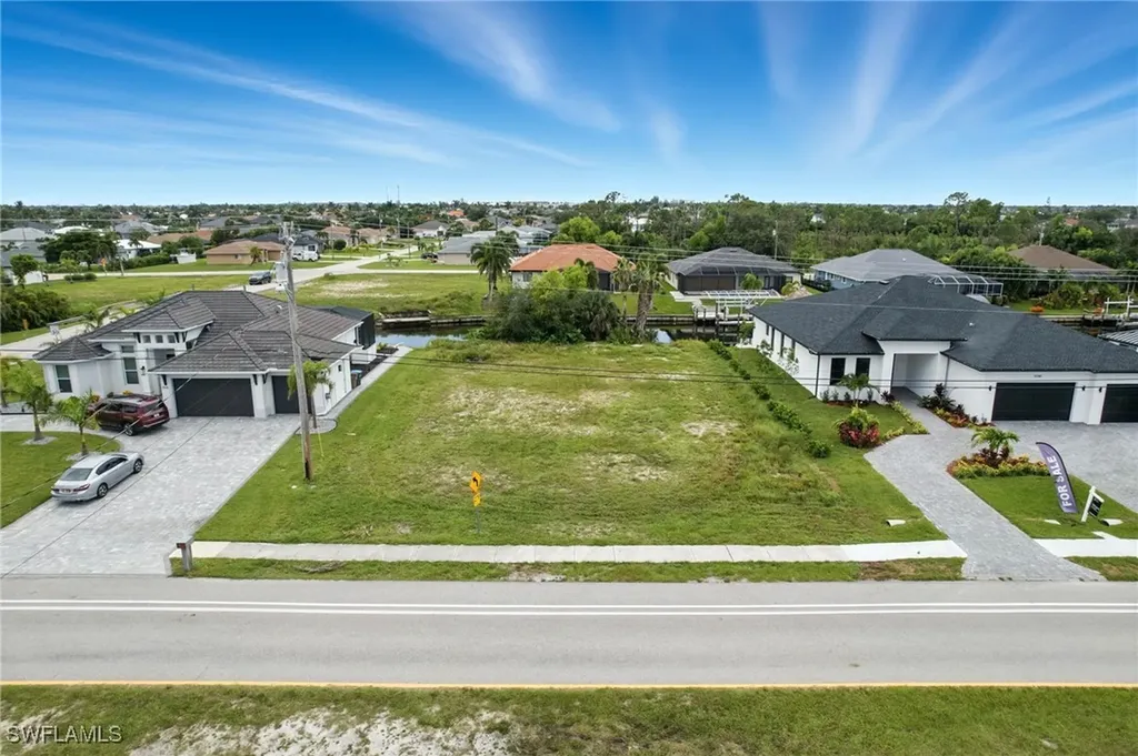 2592 Surfside Boulevard Cape Coral FL 33914