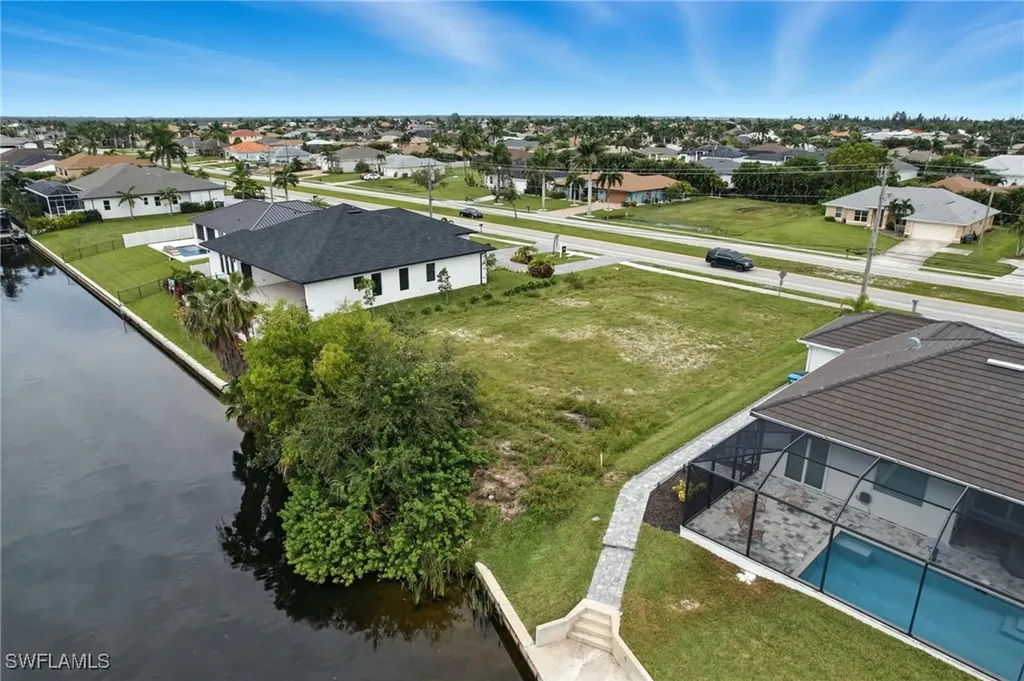 2592 Surfside Boulevard Cape Coral FL 33914