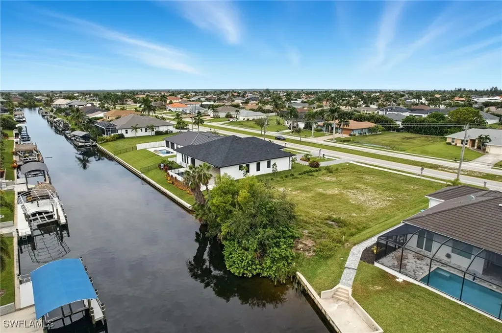 2592 Surfside Boulevard Cape Coral FL 33914