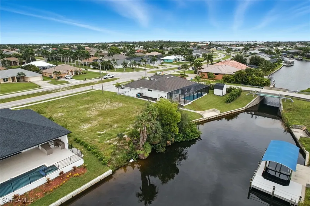 2592 Surfside Boulevard Cape Coral FL 33914