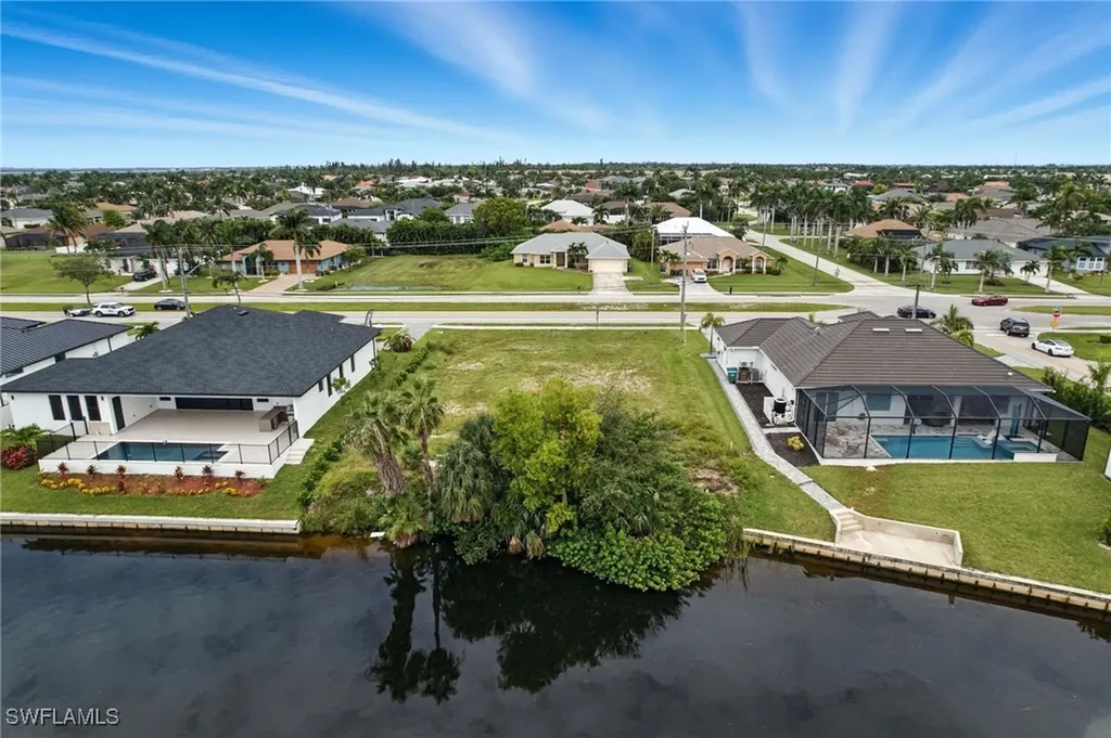 2592 Surfside Boulevard Cape Coral FL 33914