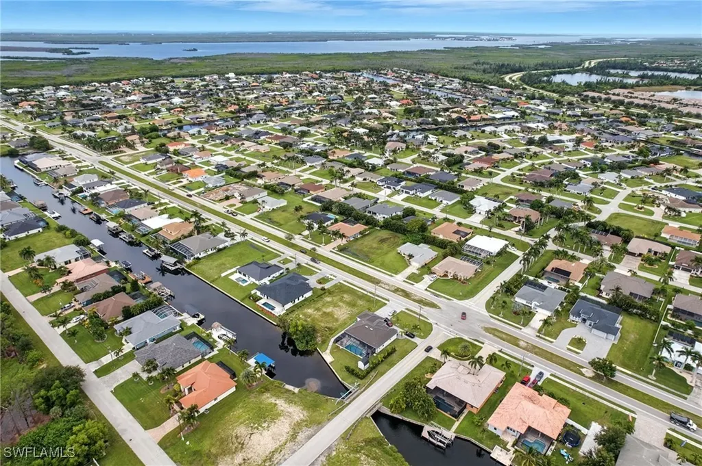 2592 Surfside Boulevard Cape Coral FL 33914