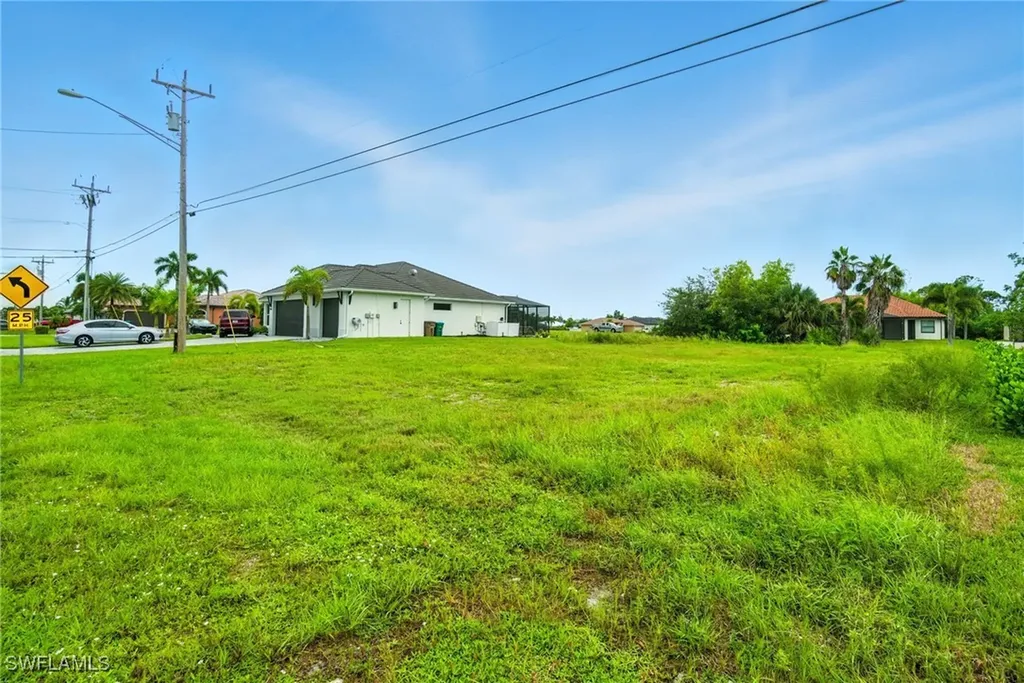 2592 Surfside Boulevard Cape Coral FL 33914