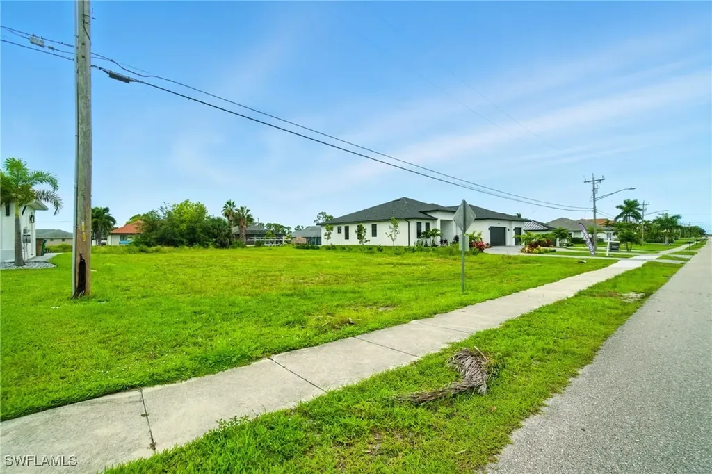 2592 Surfside Boulevard Cape Coral FL 33914