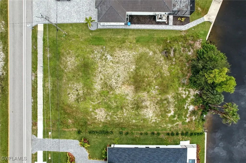 2592 Surfside Boulevard Cape Coral FL 33914