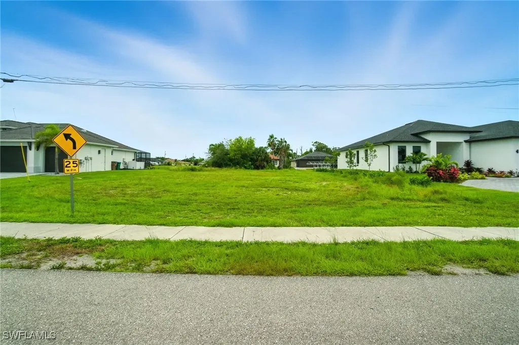 2592 Surfside Boulevard Cape Coral FL 33914