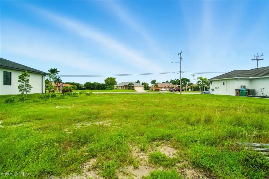 2592 Surfside Boulevard Cape Coral FL 33914