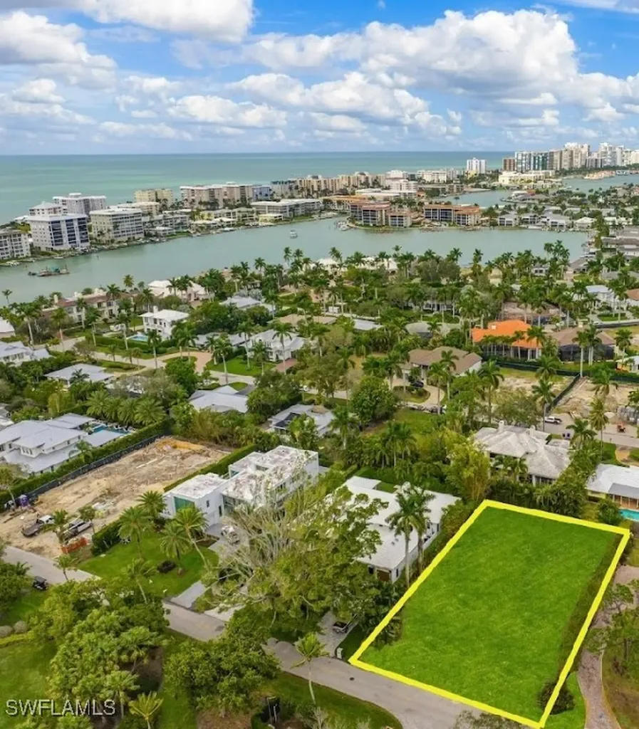 421 Bow Line Drive Naples FL 34103