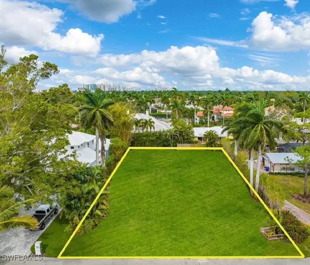 421 Bow Line Drive Naples FL 34103
