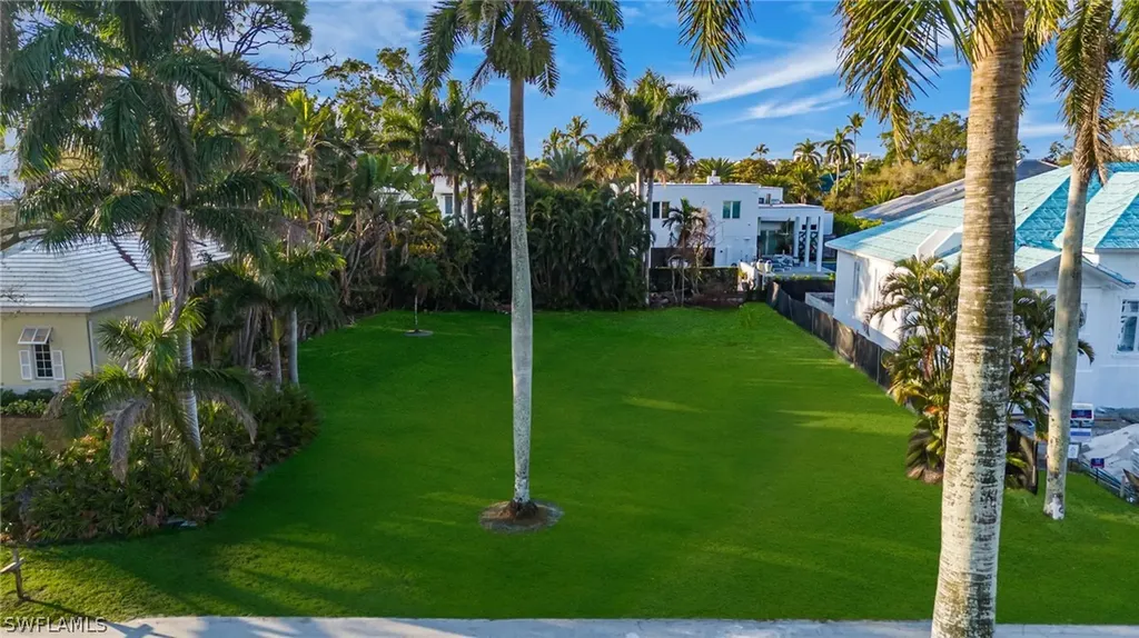 400 Wedge Drive Naples FL 34103