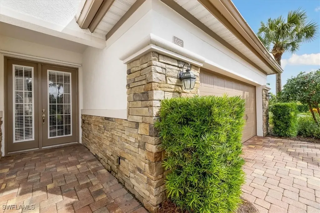 8051 Players Cove Drive Naples FL 34113
