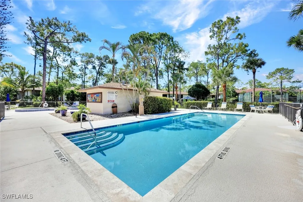 1733 Courtyard Way Naples FL 34112