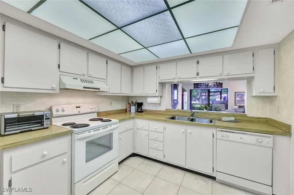 1733 Courtyard Way Naples FL 34112