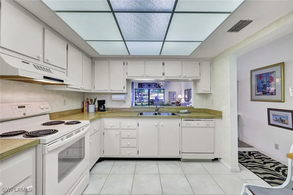 1733 Courtyard Way Naples FL 34112