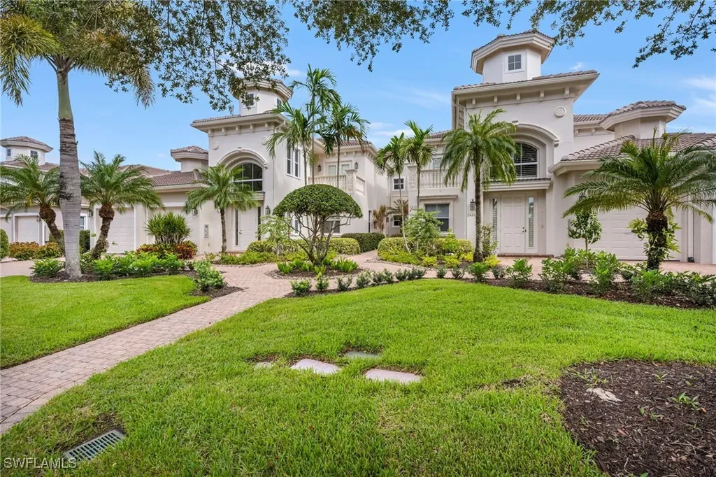 Naples FL, 583 Avellino Isle Circle, Unit 102