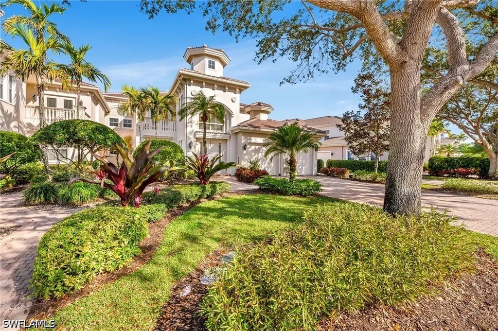 Naples FL, 583 Avellino Isle Circle, Unit 102