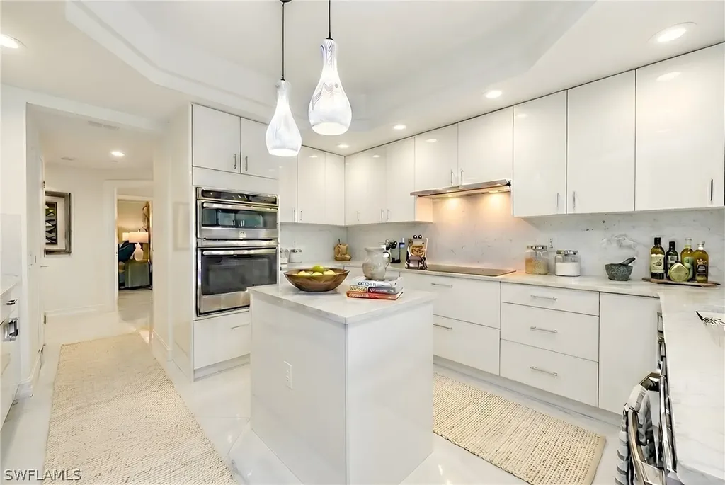 8665 Bay Colony Drive Naples FL 34108
