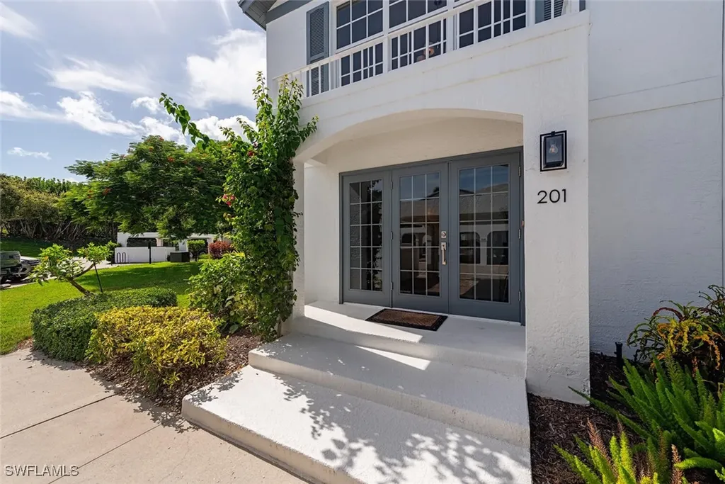 864 Tanbark Drive Naples FL 34108