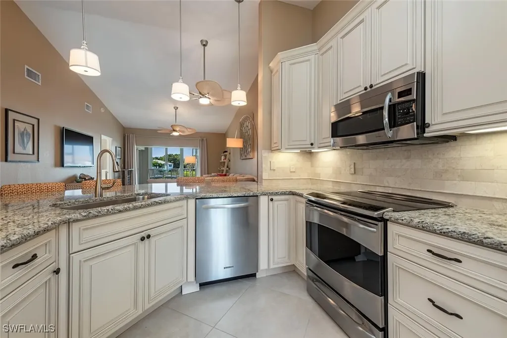 864 Tanbark Drive Naples FL 34108