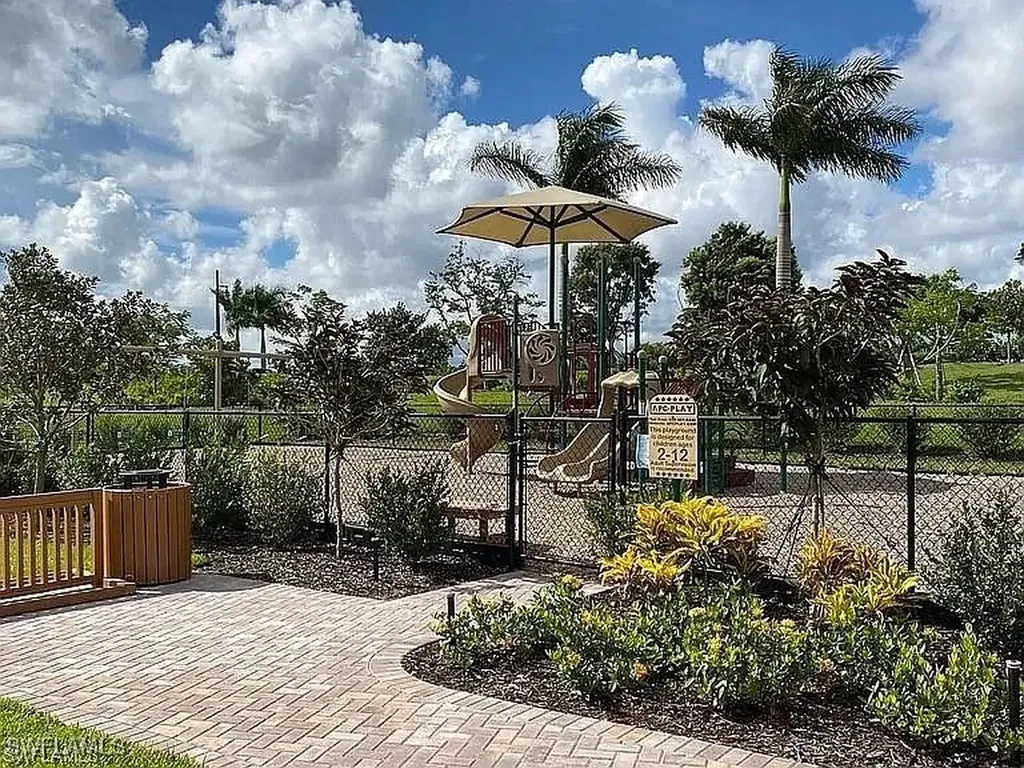 14672 Edgewater Circle Naples FL 34114