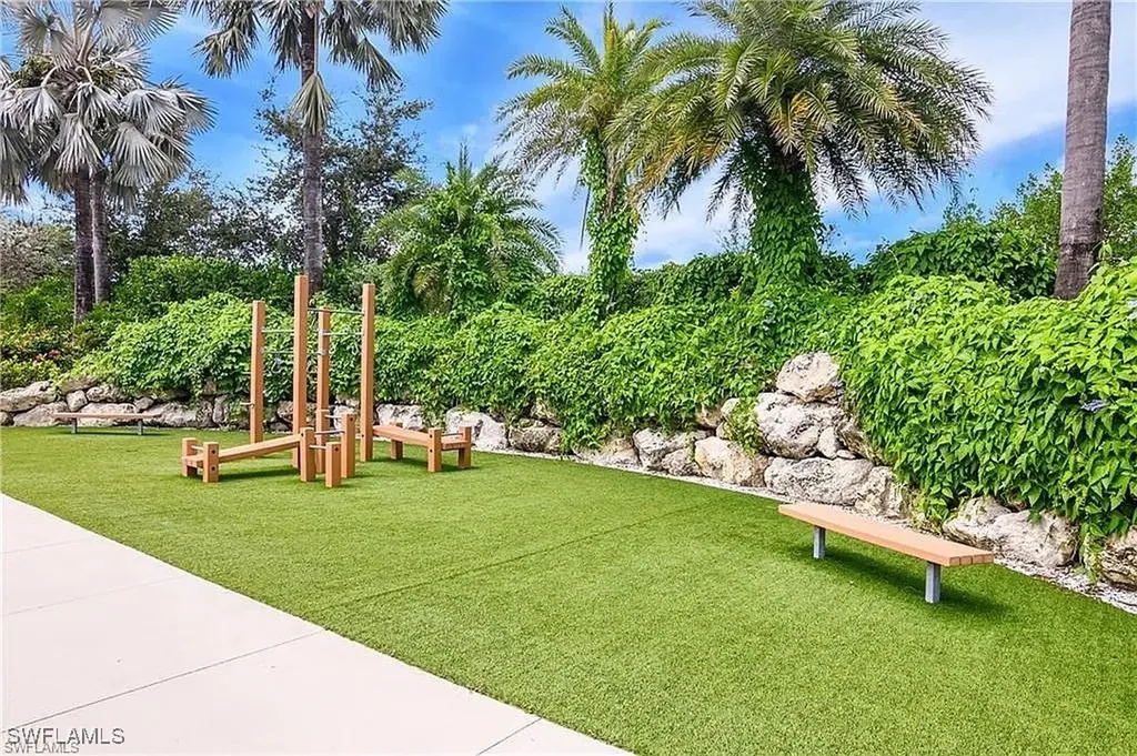 14672 Edgewater Circle Naples FL 34114