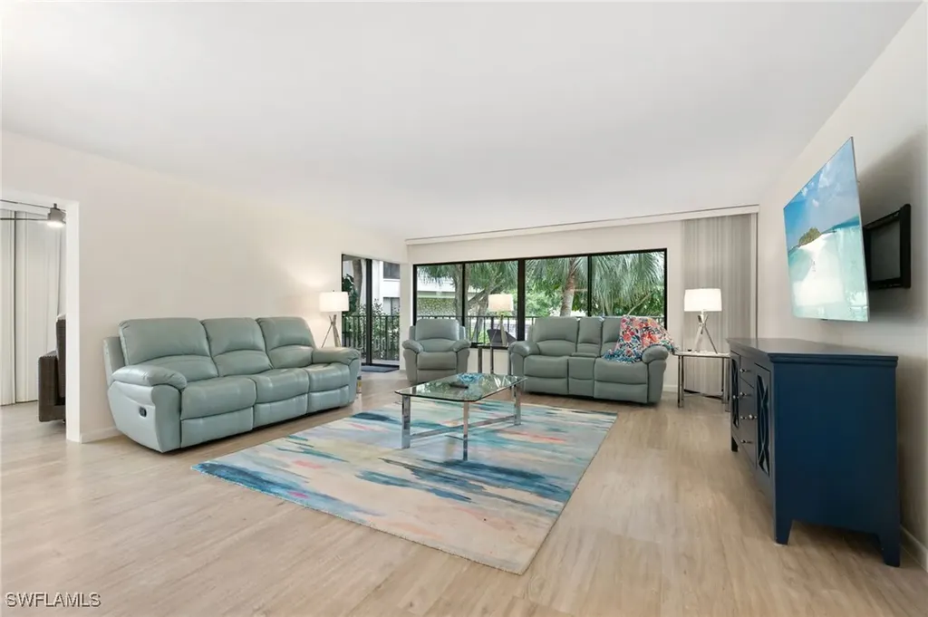 425 Wildwood Lane Naples FL 34105