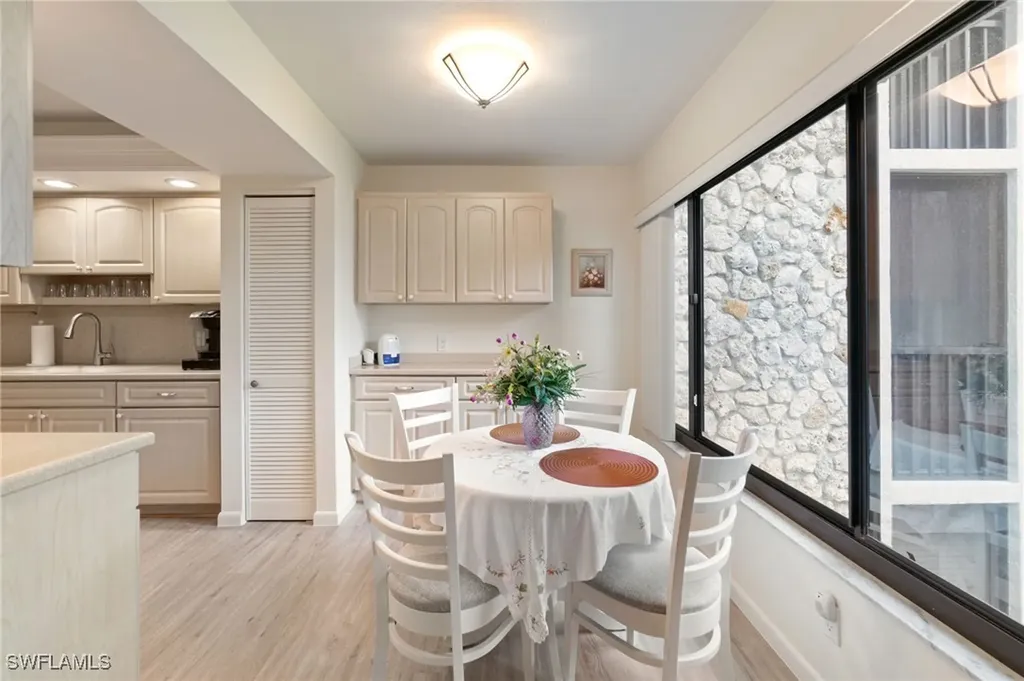 425 Wildwood Lane Naples FL 34105