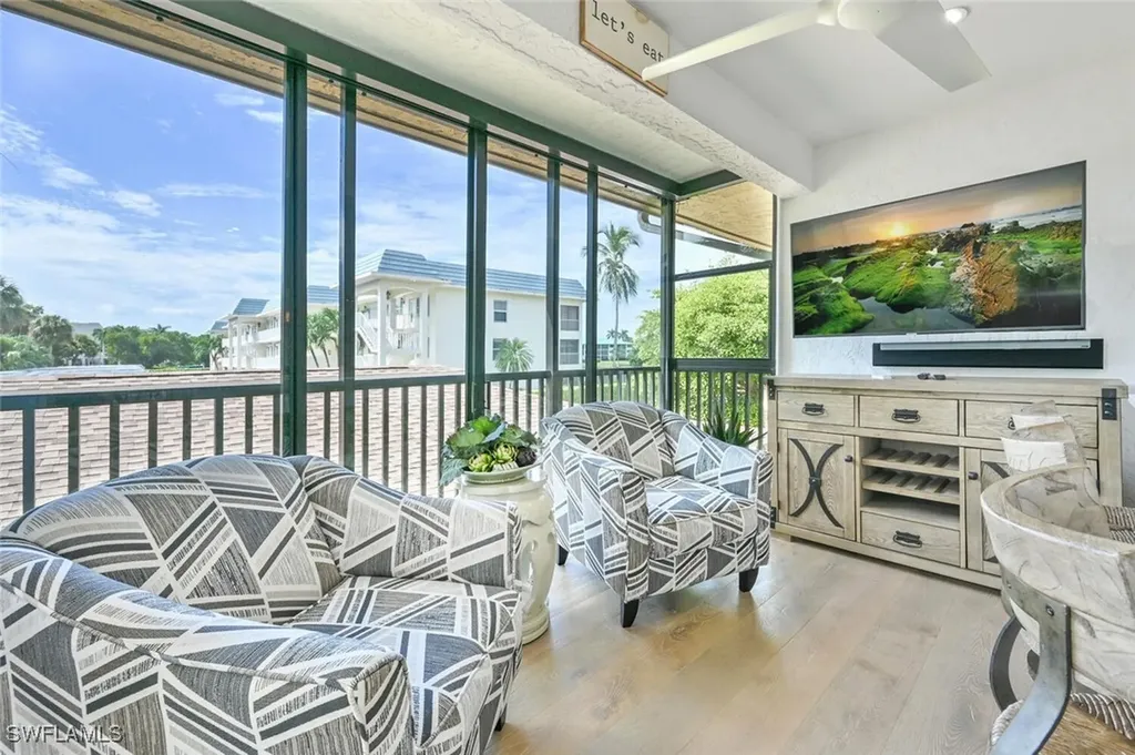 3105 Riviera Drive Naples FL 34103