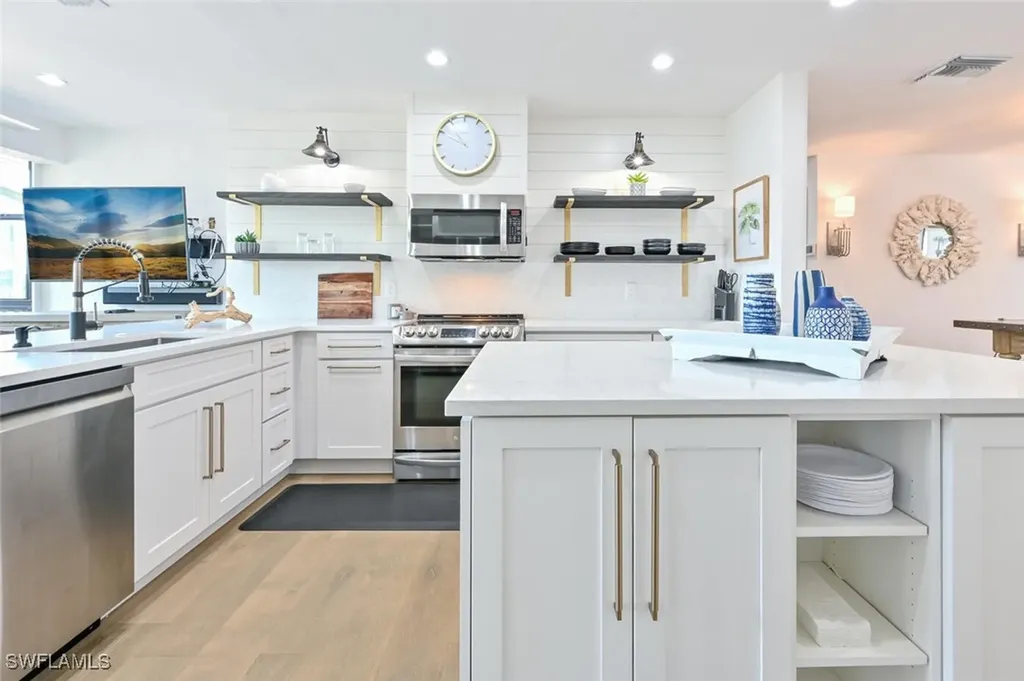 3105 Riviera Drive Naples FL 34103