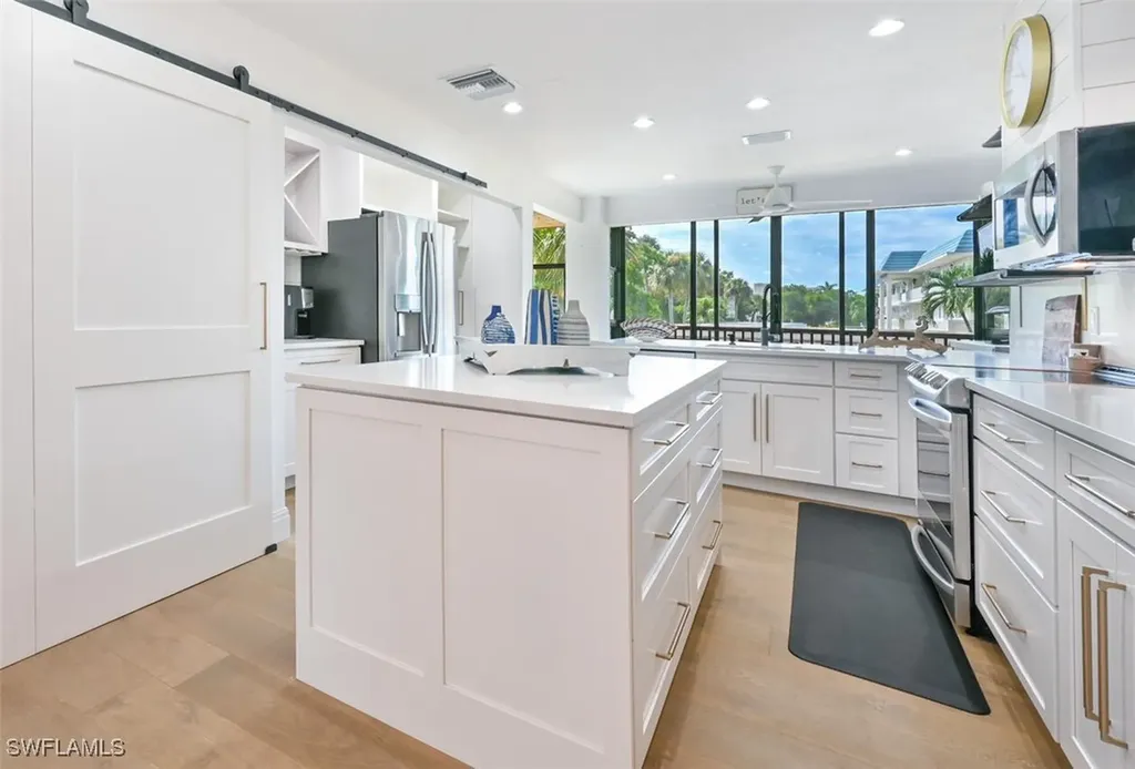 3105 Riviera Drive Naples FL 34103