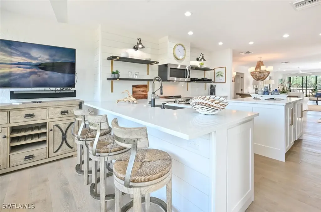 3105 Riviera Drive Naples FL 34103