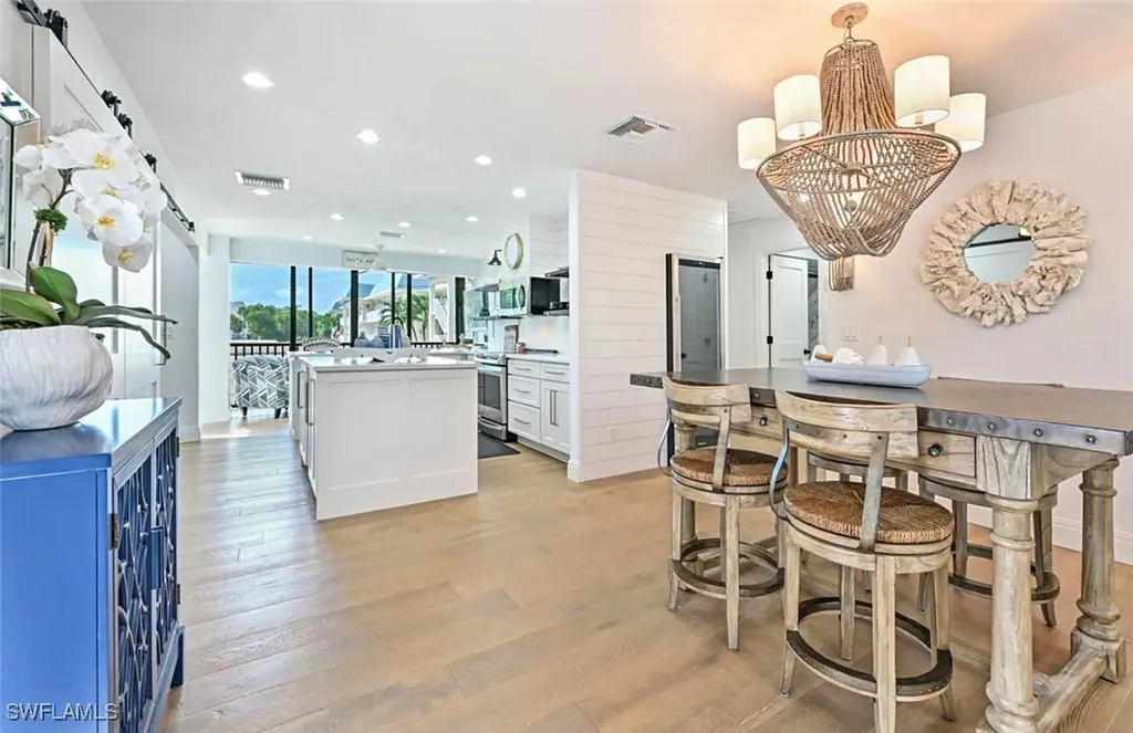 3105 Riviera Drive Naples FL 34103