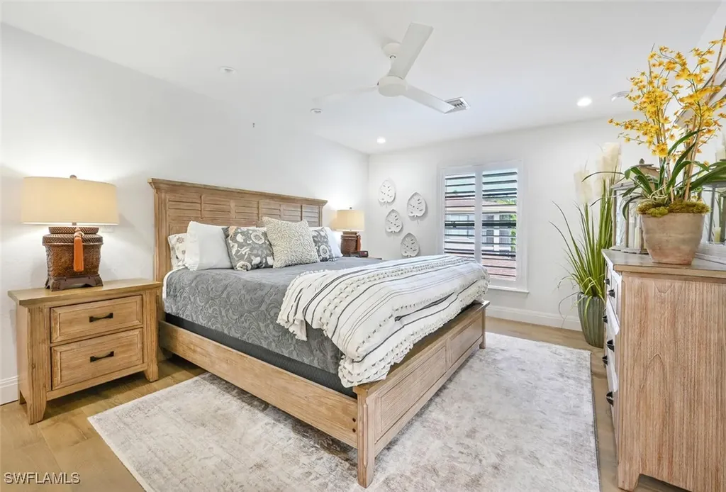 3105 Riviera Drive Naples FL 34103