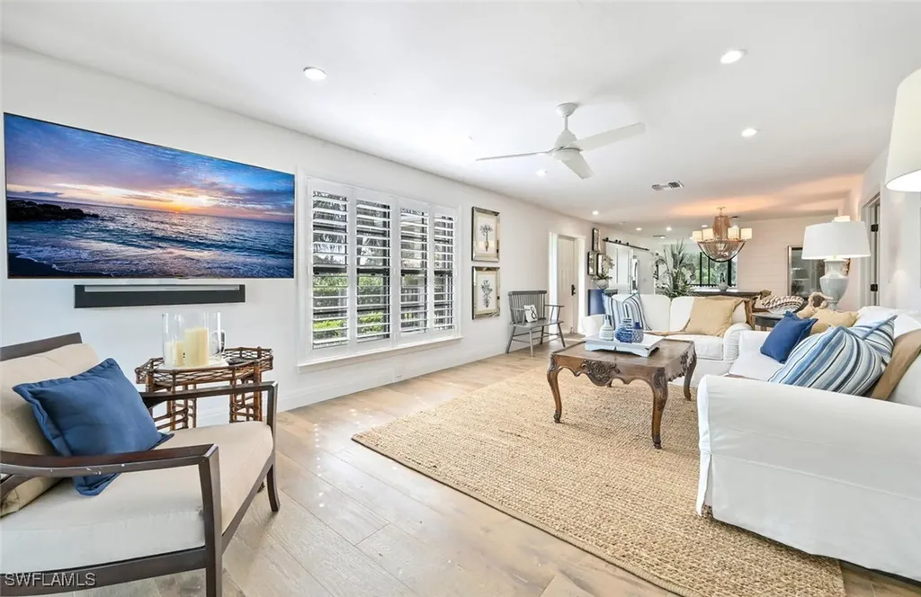 3105 Riviera Drive Naples FL 34103