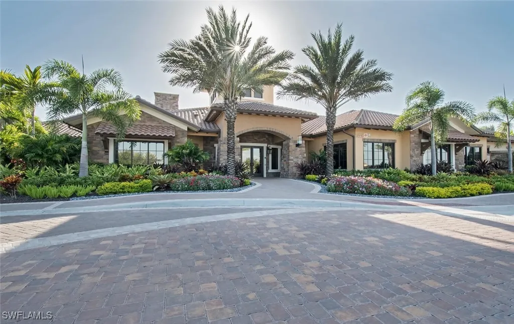 9389 Pocida Court Naples FL 34119