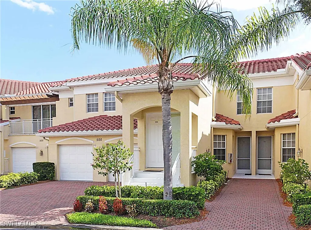 500 L'ambiance Circle Naples FL 34108