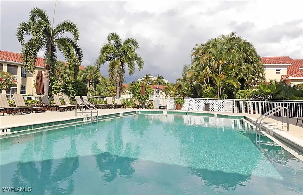 500 L'ambiance Circle Naples FL 34108