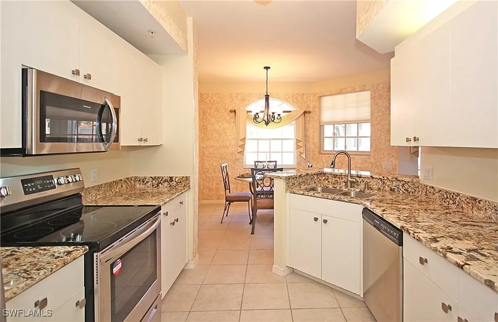 500 L'ambiance Circle Naples FL 34108