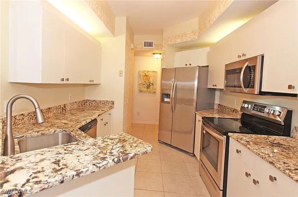 500 L'ambiance Circle Naples FL 34108